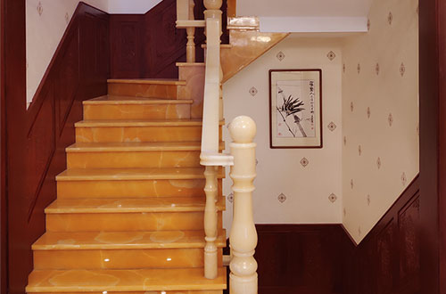 陵川中式别墅室内汉白玉石楼梯的定制安装装饰效果